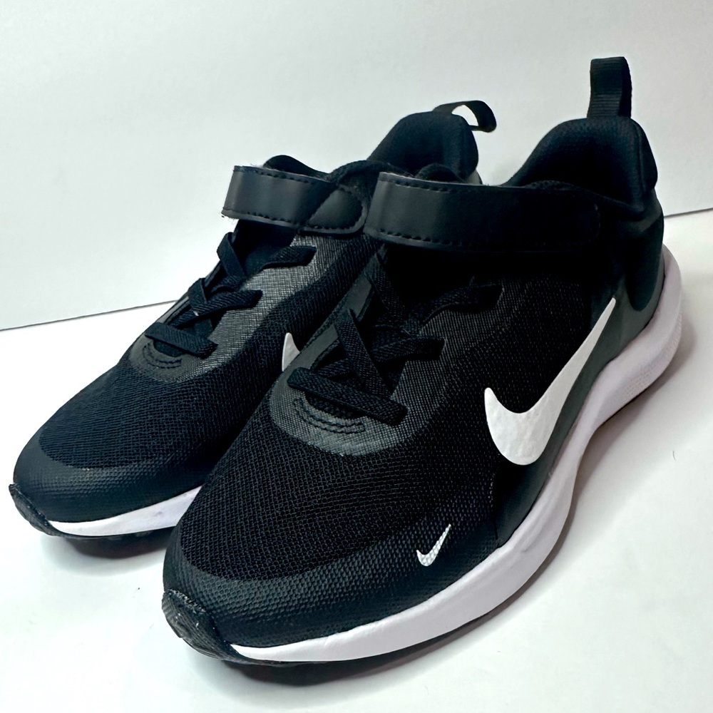 Nike Black and White Sneakers with Velcro Strap